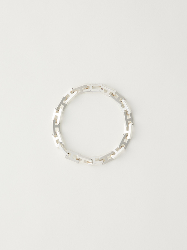 A CHAIN BRACELET