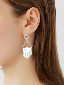 VARSITY SHIELD CHARM EARRING 詳細画像